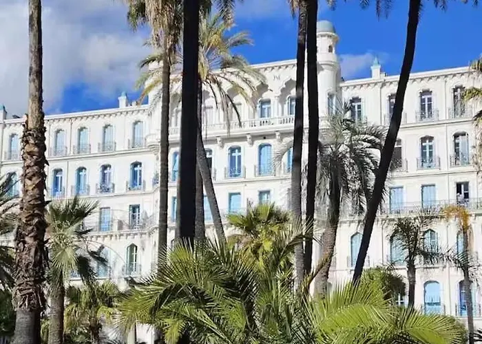 Palm - Palace Centre マントン